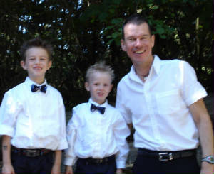 Yes, that's me with my 2 boys:)